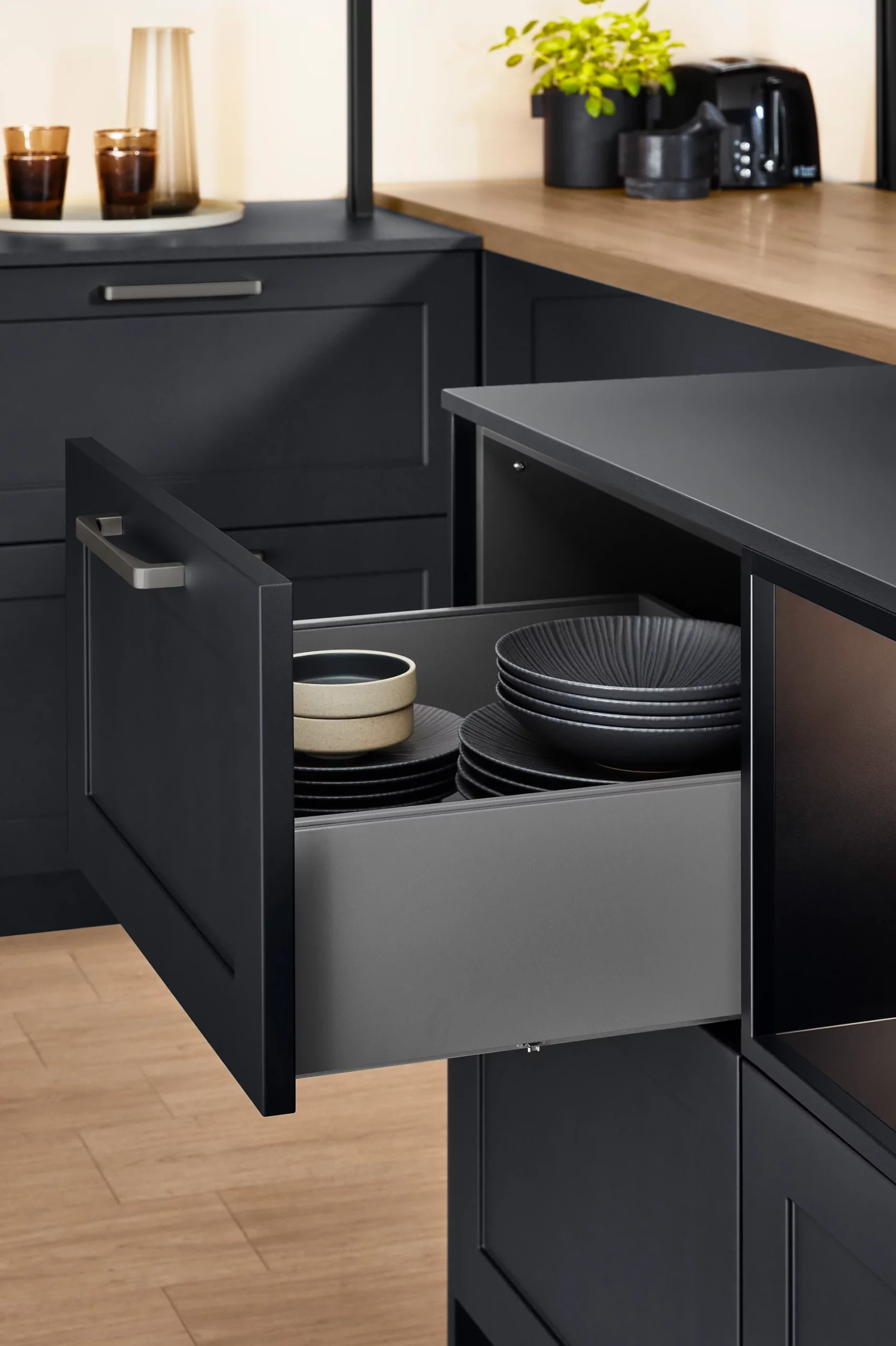 Elegant kitchen front in matt black with nBOX drawer system - stylish and functional.