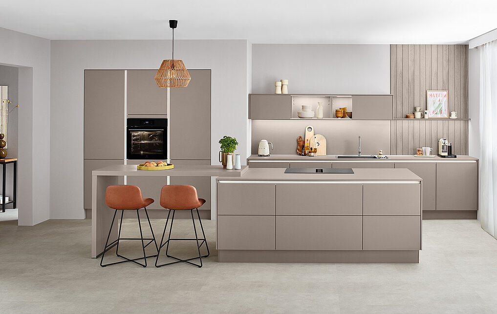 Modern kitchen with LASER 412 front in Macchiato - simple, warm and timeless.